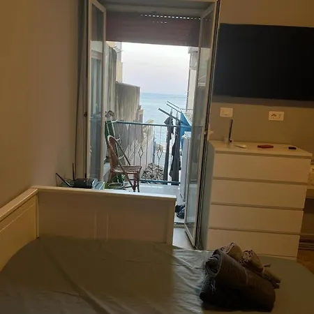 Camera Luna Fronte Mare Aci Trezza *